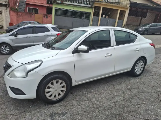 Nissan versa 1.0 completo  a venda 