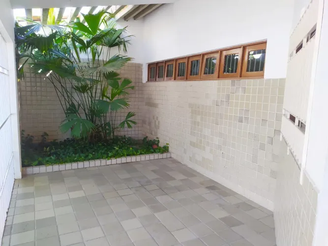 SUPER CASA 4 QUARTOS/ PISCINA 5 GARAGENS