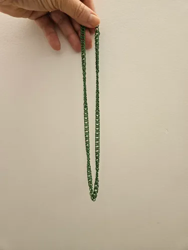 Colar em corrente verde