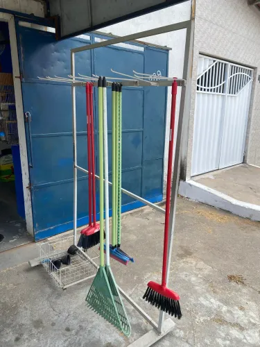 Expositor de vassouras