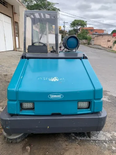 Varredeira Carreira de Piso Tennant 385