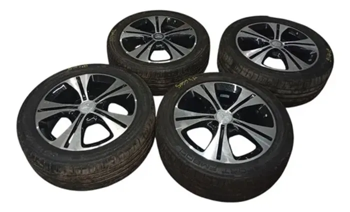 Kit Rodas e Pneus Mercedes C180 Aro 17 215/50 Prata 2014 2015