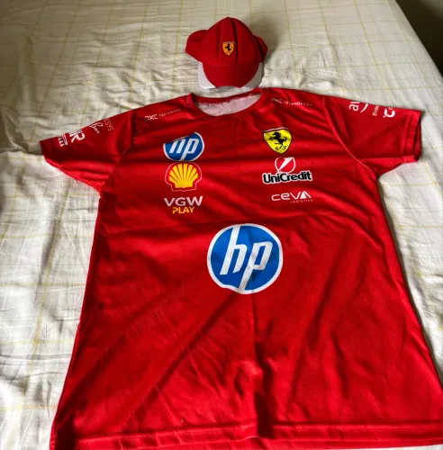 Boné + camisa FERRARI