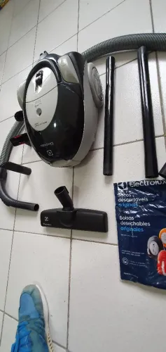 ASPIRADOR DE PO LISTO ELECTROLUX - 1400W