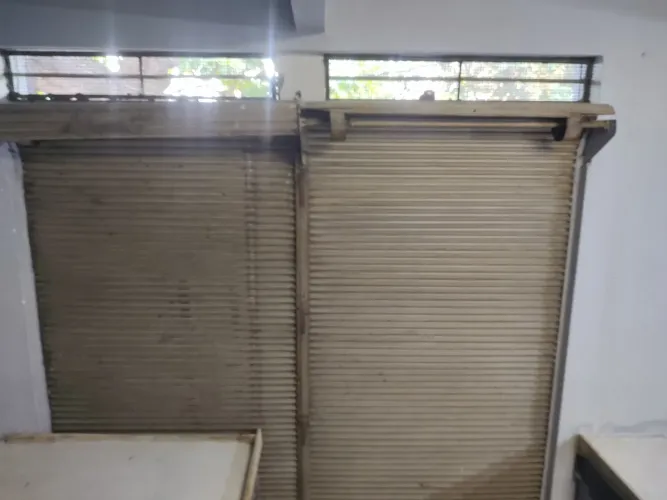 Porta de enrolar semi nova 