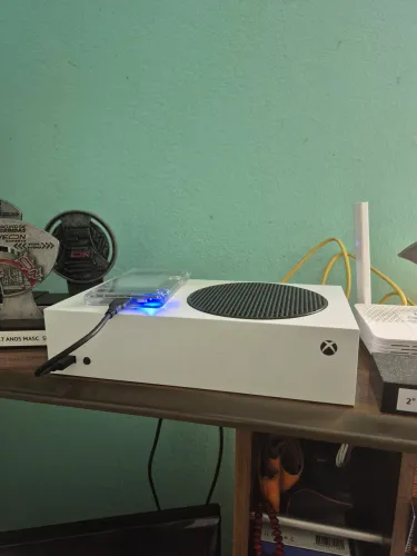 Xbox Series S 2 controles + HD 500gb e carregador de bateria