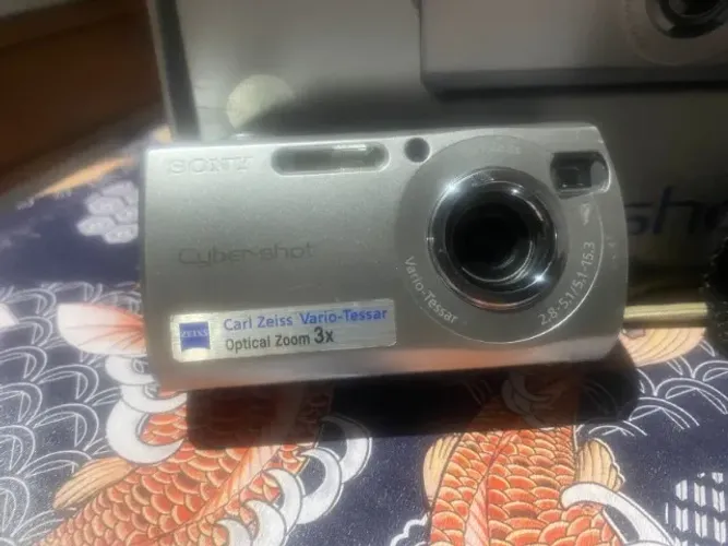 Câmera Sony Cyber Shot DSC - S40