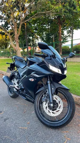 YAMAHA R15 2025 (FINANCIO 48x)