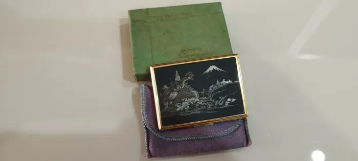 Caixa de pó compacto vintage japonês 