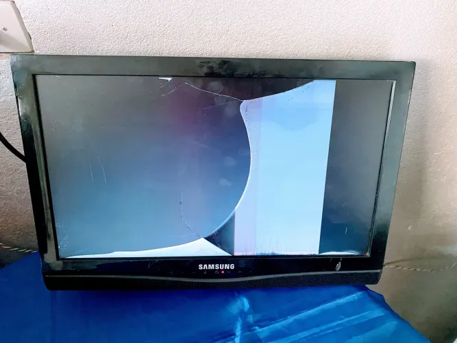 Tv Samsung LN22c350 (tela quebrada)