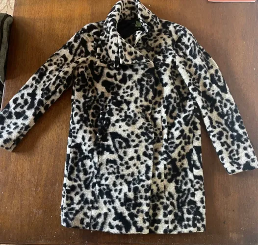 Casaco com estampa animal print