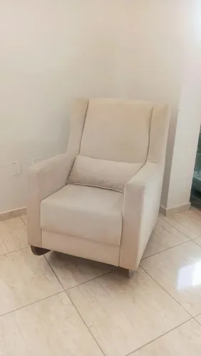 Poltrona Confortável e Elegante