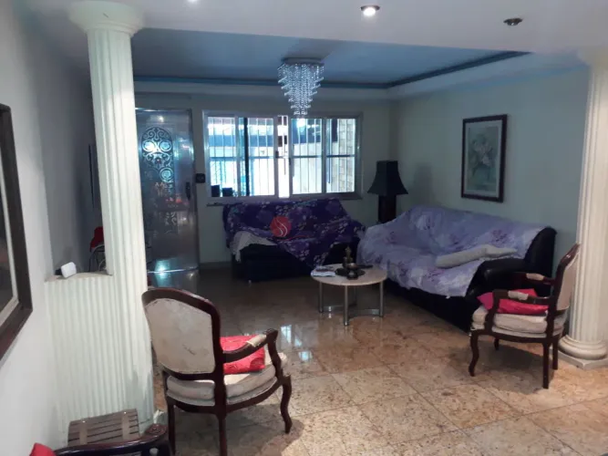 Sobrado com 3 suítes, sala 2 ambientes, piso granito, vaga 2 carros, hidro, churrasqueira,