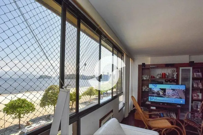 APARTAMENTO DUPLEX NA PRAIA DE ICARAÍ