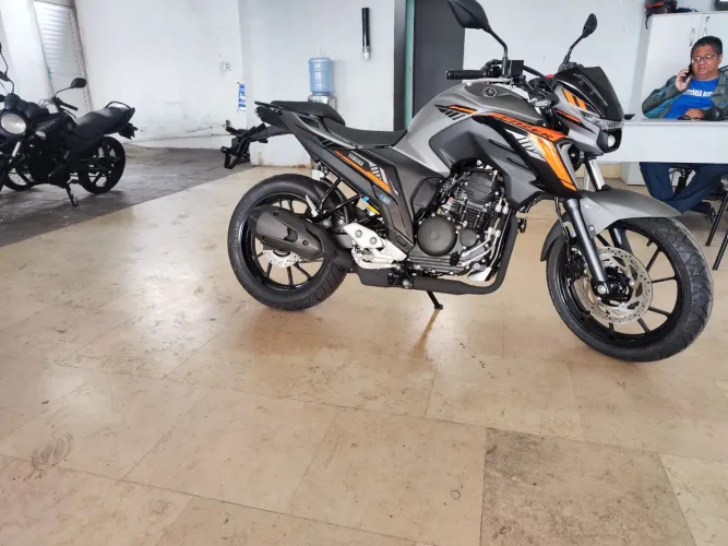 YAMAHA FZ 25 CINZA 2025 0 KM SHALON MOTOS 