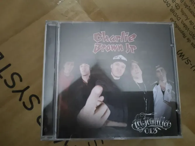 CD CHARLIE BROWN JR. - LA FAMILIA 013 (2013) (NOVO/IMPECÁVEL)