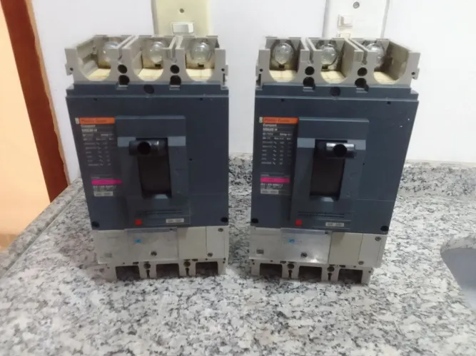 Par Disjuntores. 500AMP.