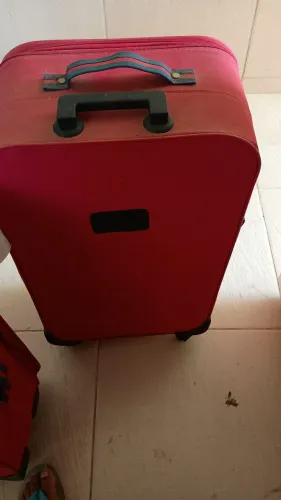 Duas malas vermelhas 