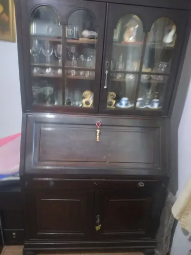 Escrivaninha e Cristaleira de madeira nobre com armário e vitrine
