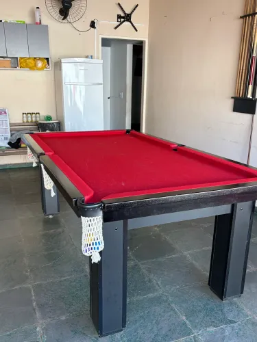 Vendo mesa de sinuca muito nova , pouco tempo de uso 