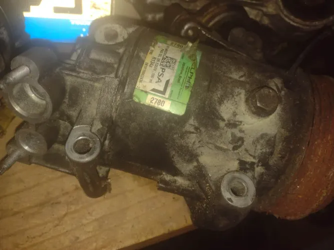 Compressor de ar condicionado  207 ( retirar)