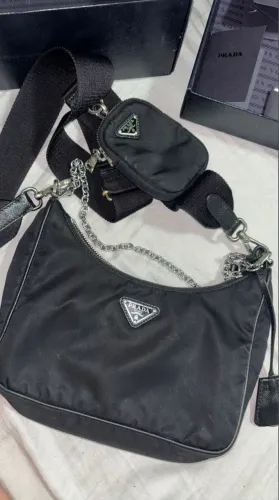 Bolsa em Re-Nylon Prada Re-Edition 2005