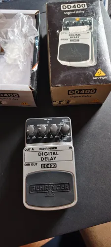 Pedal Delay Stereo com Tap Tempo Behringer.