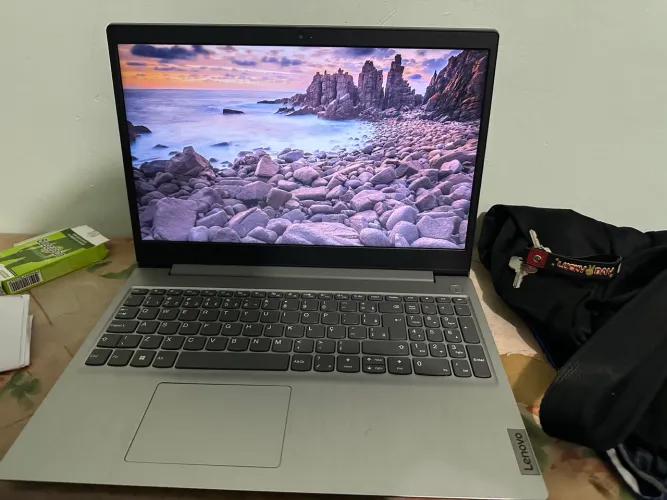 Notebook Lenovo IdeaPad 3 15IGL05 - Excelente Estado