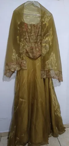vestido de festa/fromatura/madrinha dourado corpete com tule