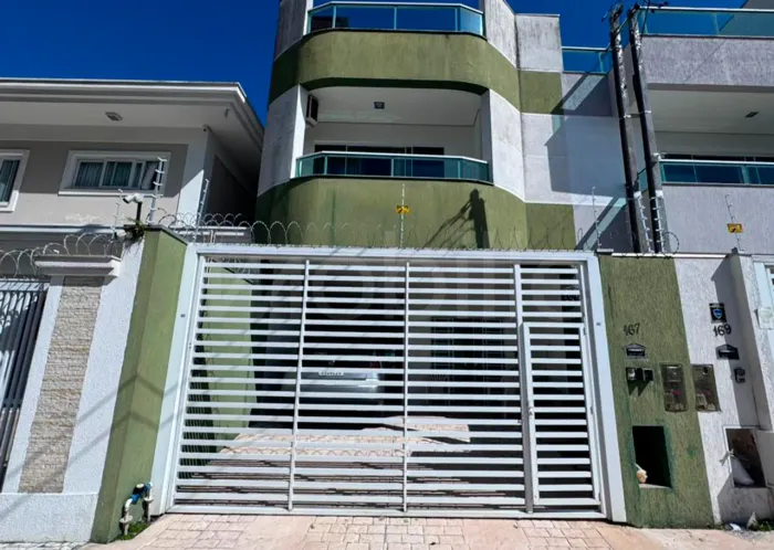 Sobrado Triplex no Centro de Balneário Camboriú com 245m² privativos.