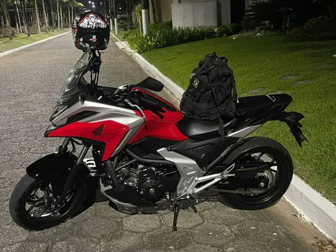 Nc750x abs com 9.200km, moto toda íntegra