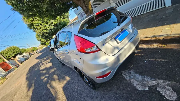 Ford Fiesta 1.5 16V Flex Mec. 5P 2015