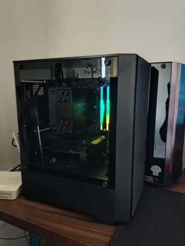 PC Gamer Ryzen 5 5500 (19mb cachê) + 16Gb DDR4 XPG 3600mhz + RX7600 XFX Reference AMD