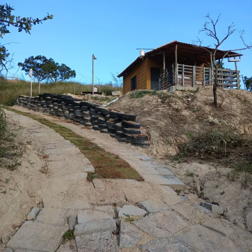 Vendo ou troco casa na zona rural de esmeraldas MG