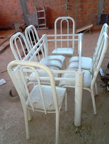 VENDO MESA TUBULAR COM 06 (SEIS) CADEIRAS, TAMPO DE MÁRMORE SEMINOVA Oi