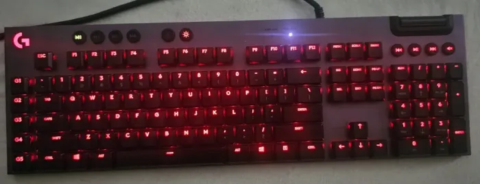 Teclado Mecânico Gamer Logitech G815 RGB LIGHTSYNC - Switch GL Tactile BROWN