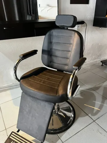 Cadeira barbeiro + bancada com espelho (não vendo separado