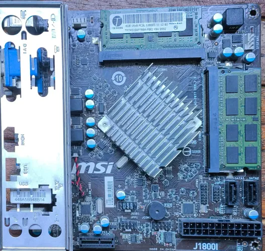 Placa mãe MSI j1800l com 8gb de memória ram ddr3