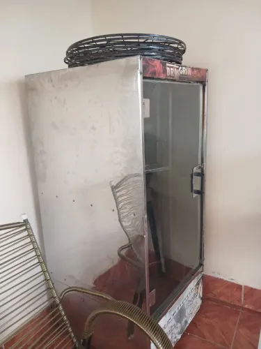 Vende-se máquina de assa frango