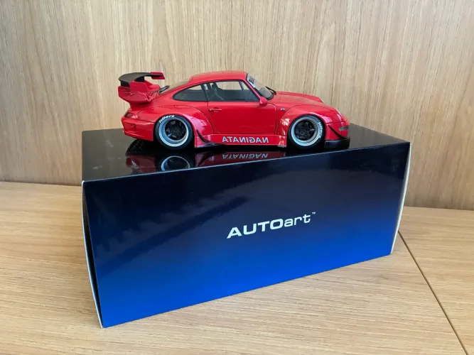 Miniatura Porsche 911 (993) RWB 1:18 AutoArt
