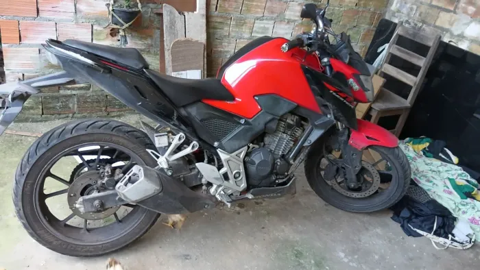 Vendo esta moto CB 300f twister
