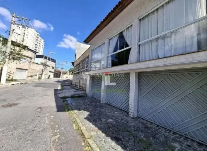 Casa com 5 Quartos e 7 Vagas de Garagem na Vila Maria Alta