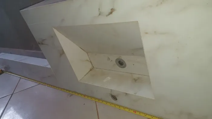Vendo pia e nincho de porcelanato