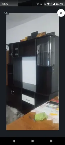 Estante com cristaleira