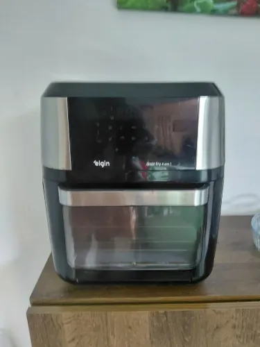 Fritadeira Air Fryer Oven Fry 4 em 1 da Elgin, com painel digital
