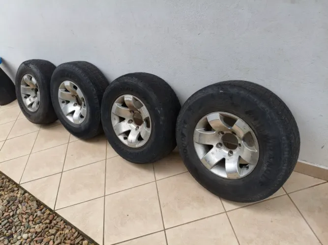Roda Silverado Aro 15 com Pneus 