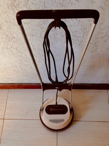 Enceradeira Eletrolux