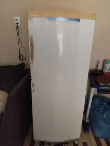 Vendo uma geladeira usada