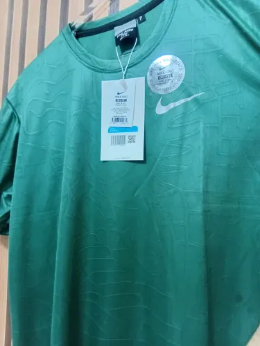 Camisa Dry Fit texturizada 3D Nike Tam P