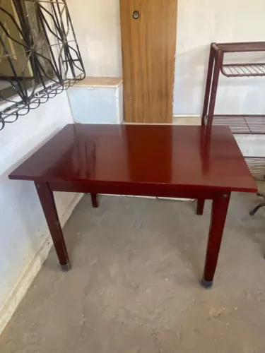 VENDE-SE MESA DE MADEIRA